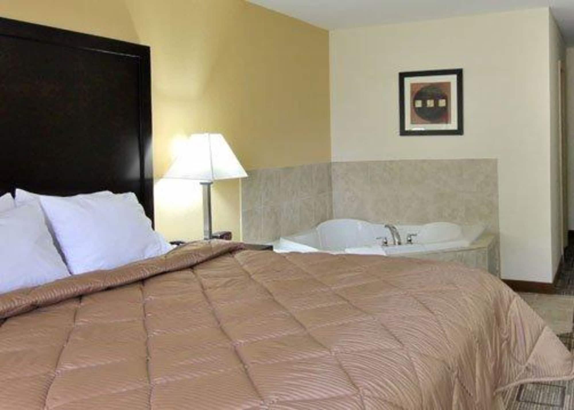 Quality Inn & Suites Greenville Near Downtown Экстерьер фото